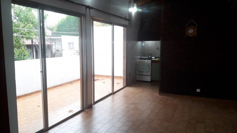 VENTA Amplio departamento 