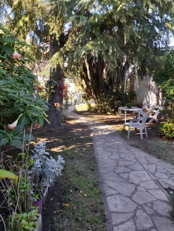 VENTA - CASA 3 AMBIENTES SOBRE AVENIDA