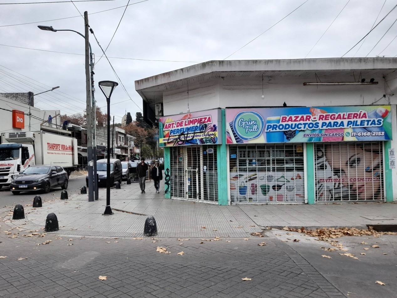 ALQUILER- LOCAL COMERCIAL EN ESQUINA