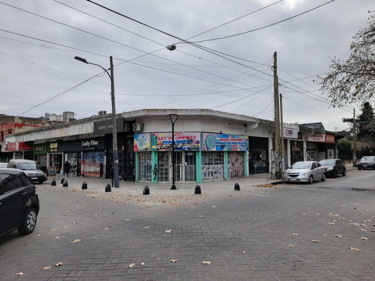 ALQUILER- LOCAL COMERCIAL EN ESQUINA