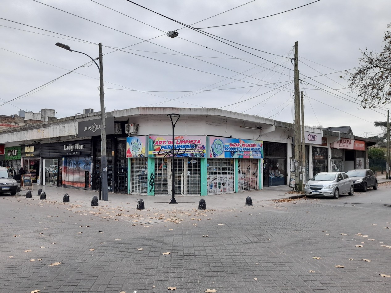 ALQUILER- LOCAL COMERCIAL EN ESQUINA