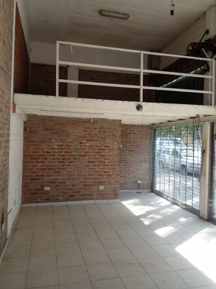 ALQUILER- LOCAL COMERCIAL EN ESQUINA