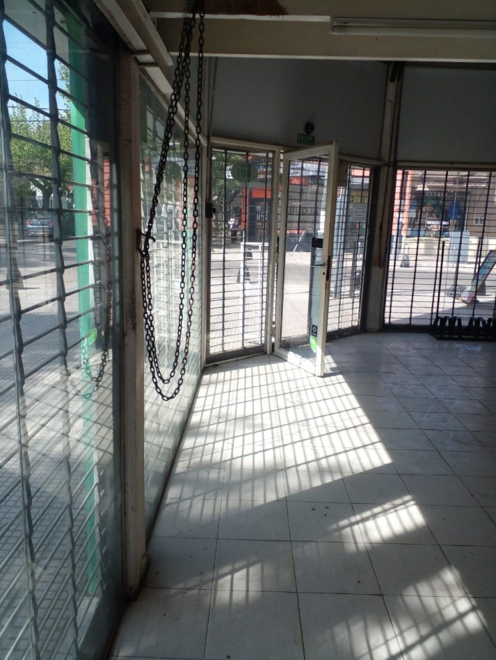 ALQUILER- LOCAL COMERCIAL EN ESQUINA