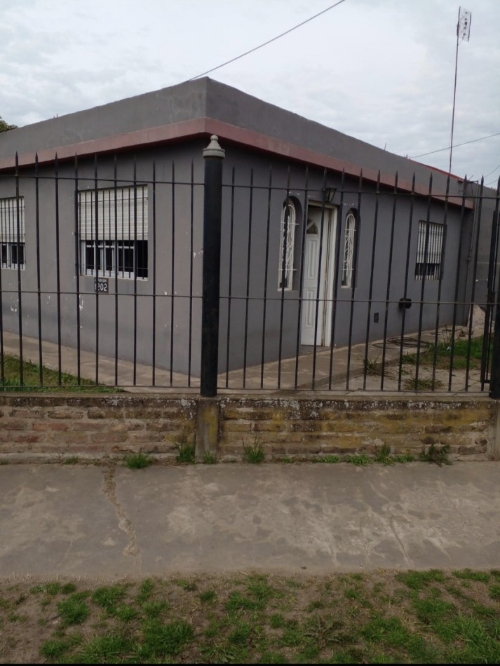 VENTA -  CASA  AMPLIA CON PATIO