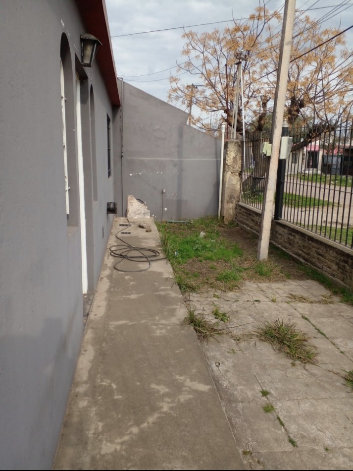 VENTA -  CASA  AMPLIA CON PATIO