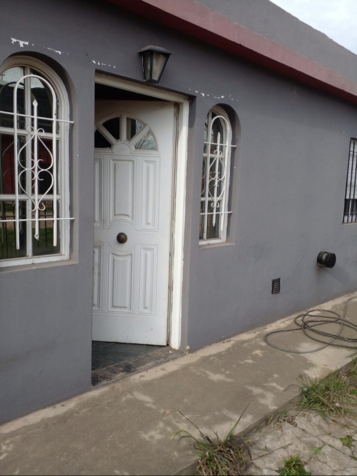 VENTA -  CASA  AMPLIA CON PATIO
