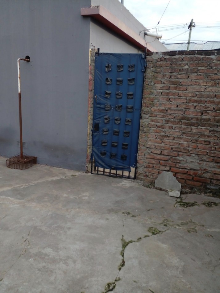 VENTA -  CASA  AMPLIA CON PATIO