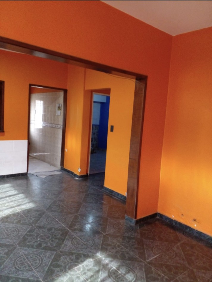 VENTA -  CASA  AMPLIA CON PATIO