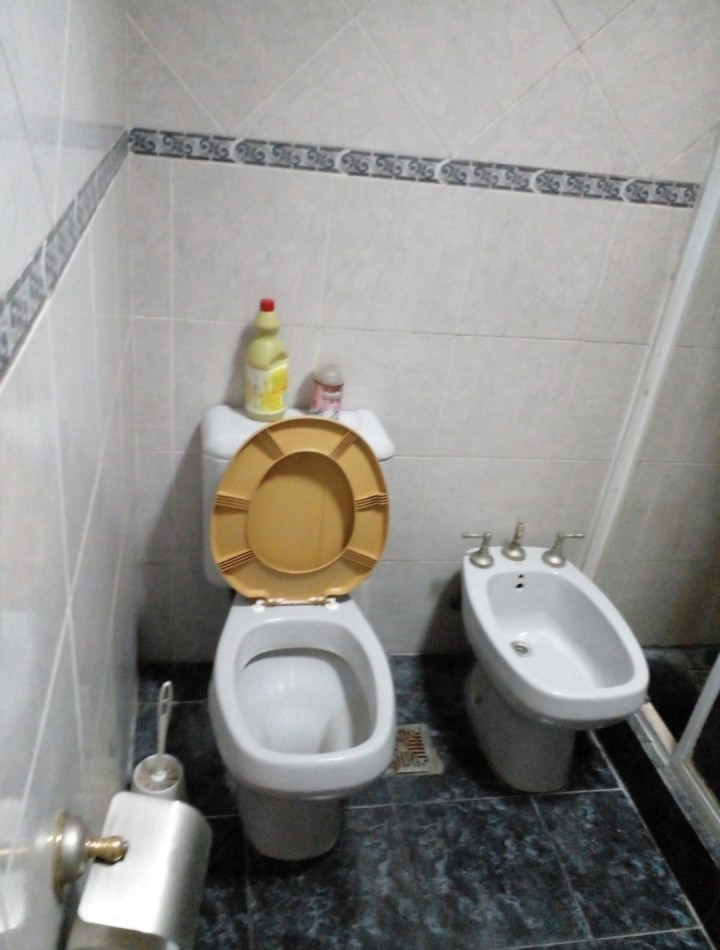 VENTA -  CASA  AMPLIA CON PATIO