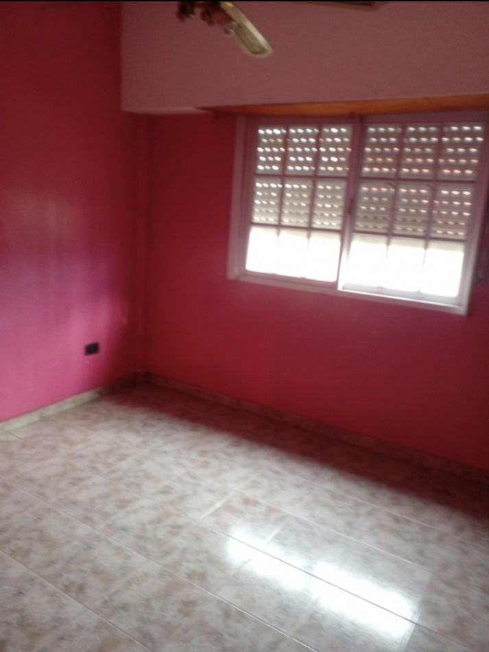 VENTA -  CASA  AMPLIA CON PATIO