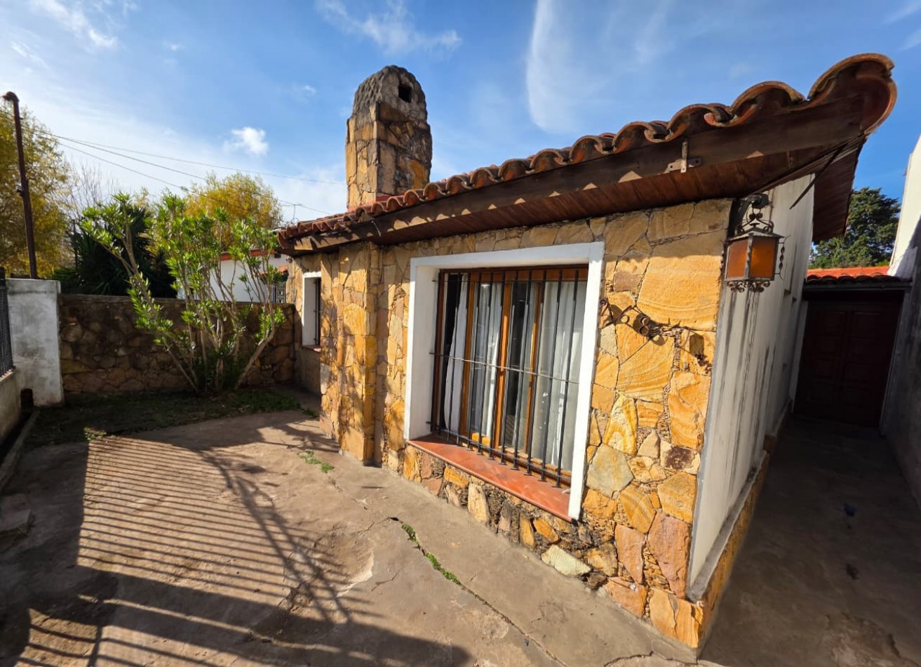 VENTA - CHALET 3 AMBIENTES EN JOSE MARMOL