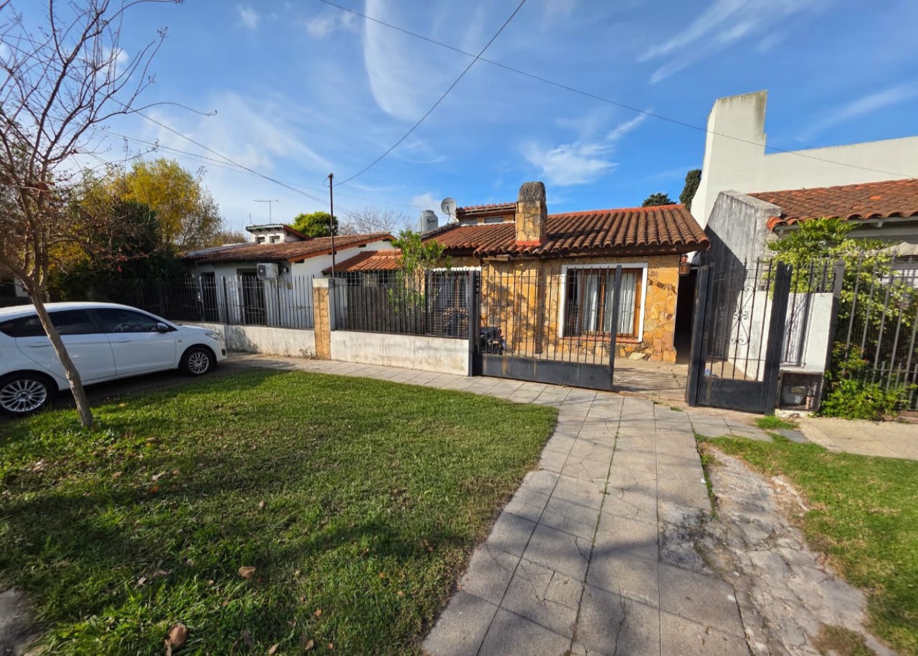 VENTA - CHALET 3 AMBIENTES EN JOSE MARMOL