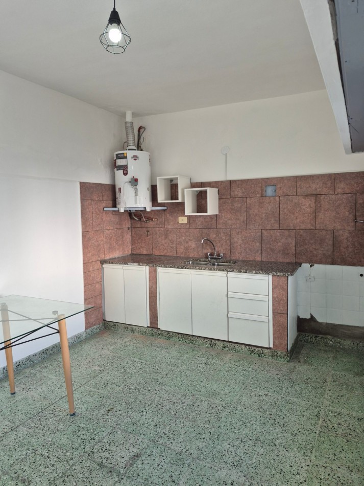 ALQUILER - AMPLIO PH 2 AMBIENTES CON PATIO