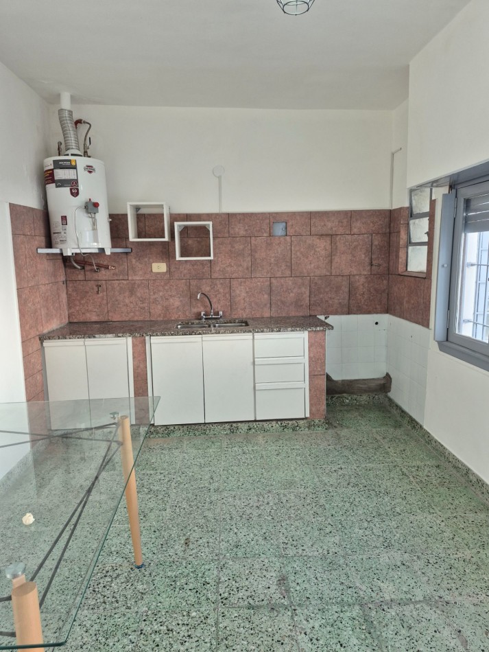 ALQUILER - AMPLIO PH 2 AMBIENTES CON PATIO