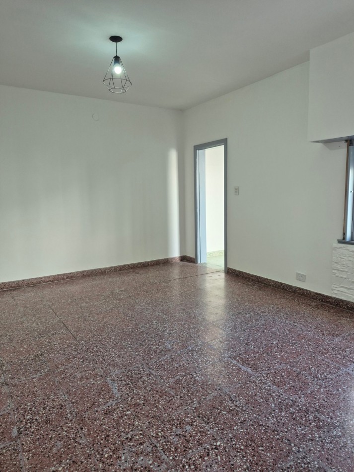 ALQUILER - AMPLIO PH 2 AMBIENTES CON PATIO