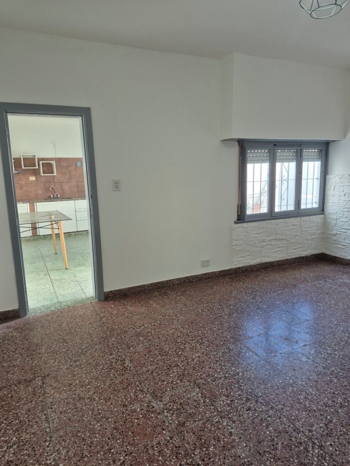 ALQUILER - AMPLIO PH 2 AMBIENTES CON PATIO