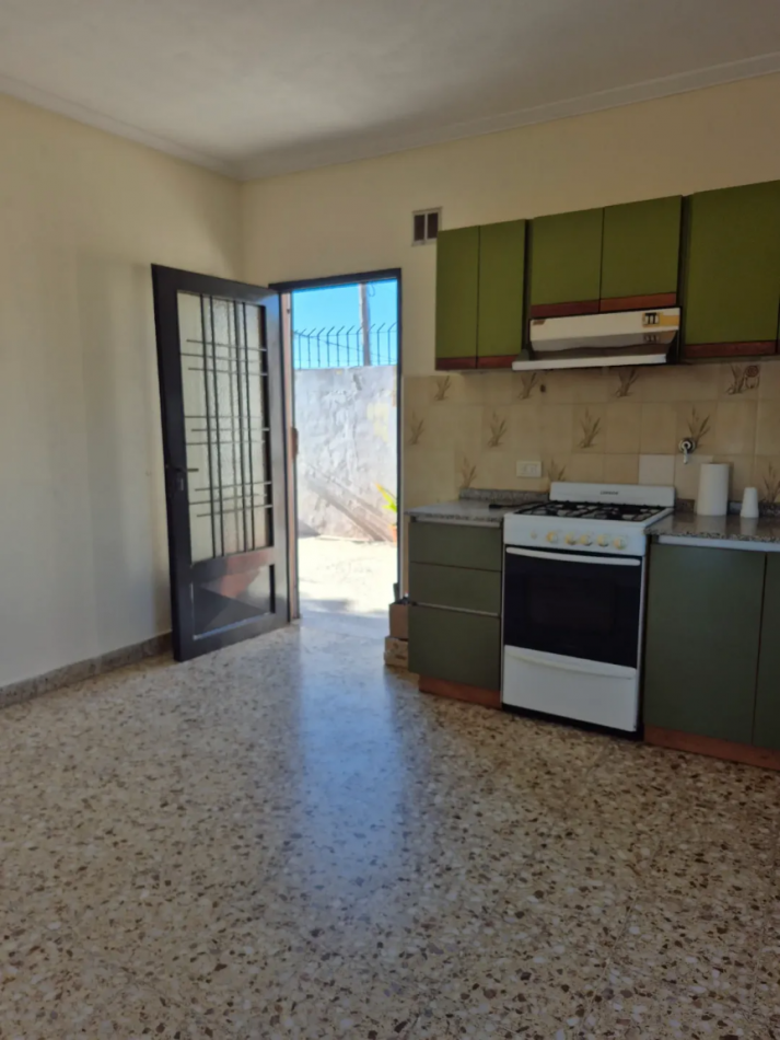 ALQUILER- CASA 3 AMBIENTES