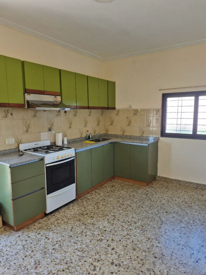 ALQUILER- CASA 3 AMBIENTES