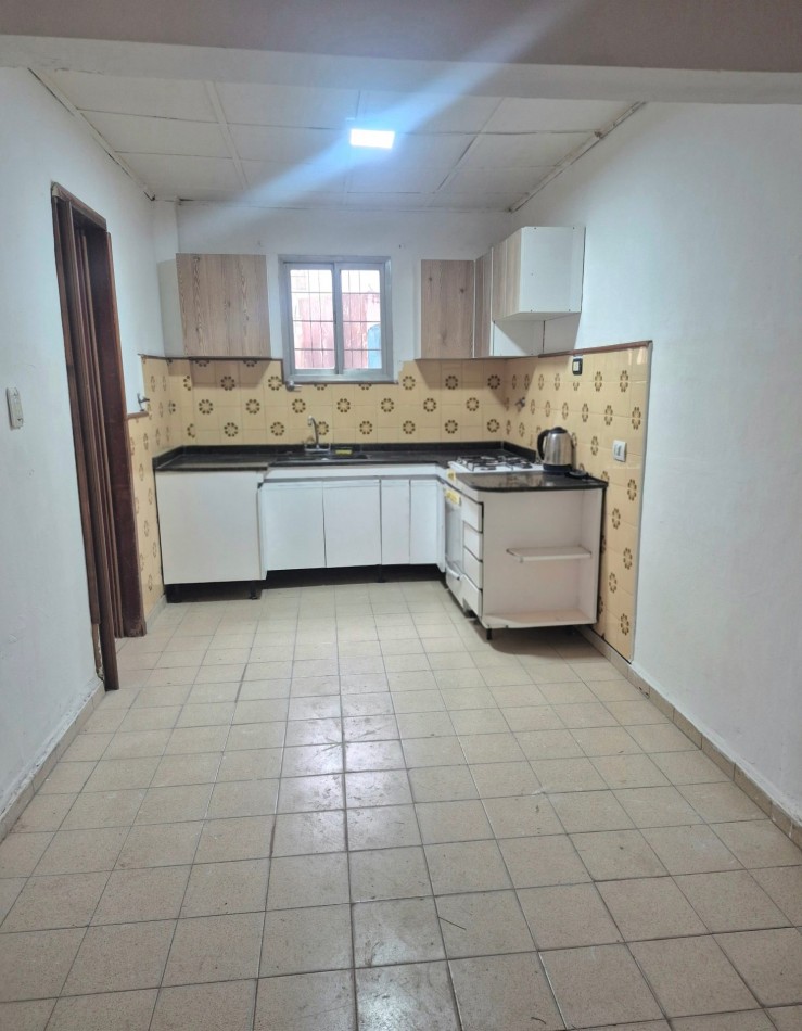 ALQUILER- CASA 3 AMBIENTES CON PATIO