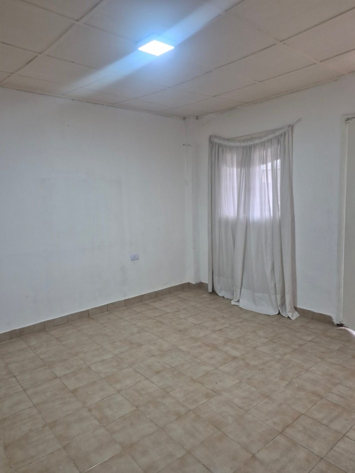 ALQUILER- CASA 3 AMBIENTES CON PATIO