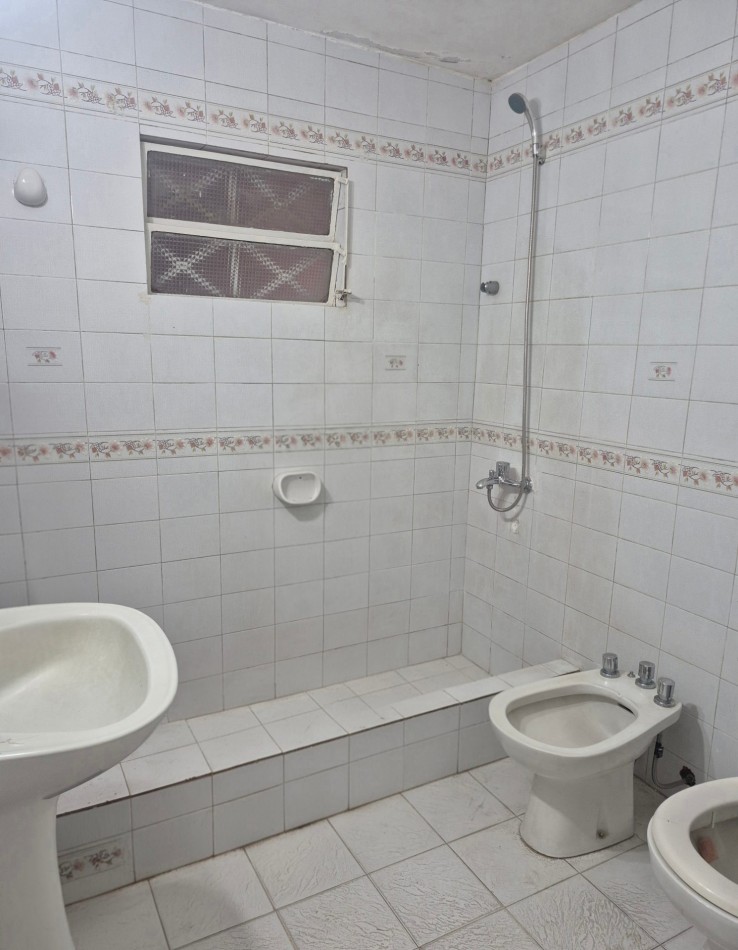 ALQUILER- CASA 3 AMBIENTES CON PATIO