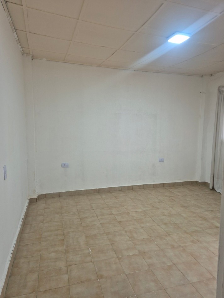 ALQUILER- CASA 3 AMBIENTES CON PATIO