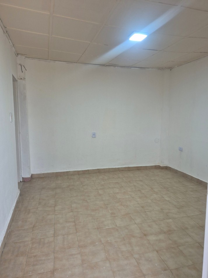 ALQUILER- CASA 3 AMBIENTES CON PATIO