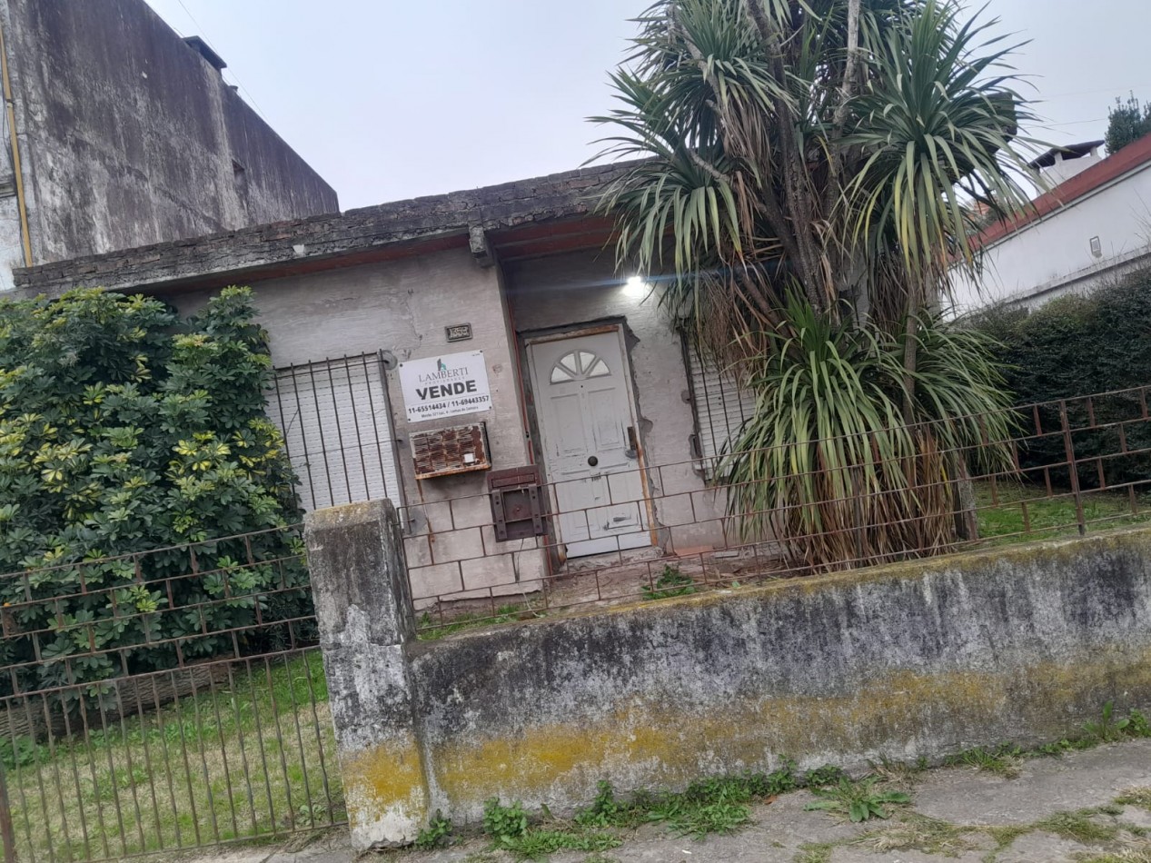 VENTA - CASA 3 AMBIENTES A REFACCIONAR