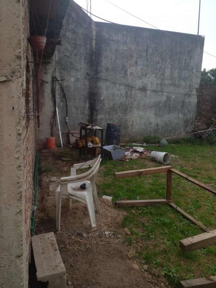 VENTA - CASA 3 AMBIENTES A REFACCIONAR