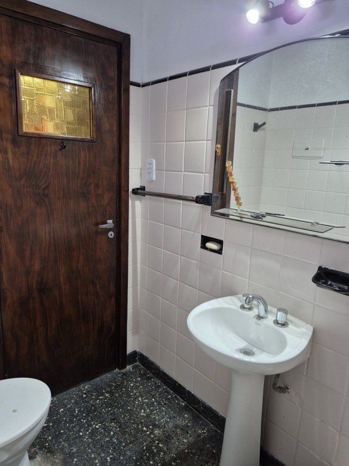 VENTA - PH 2 ambientes amplio