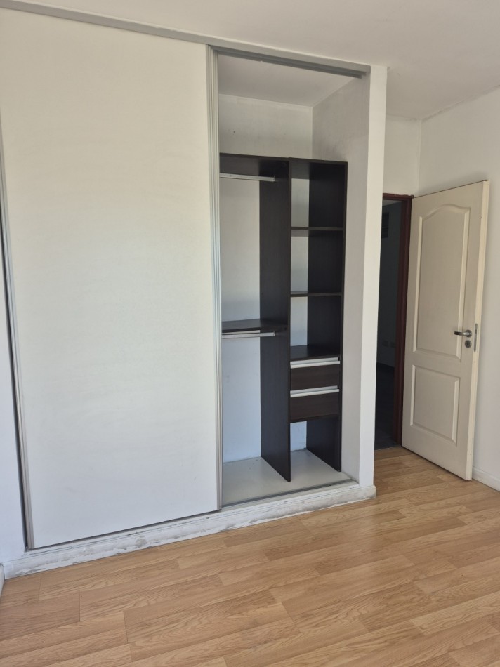 ALQUILER- Amplio Departamento 2 ambientes con cochera