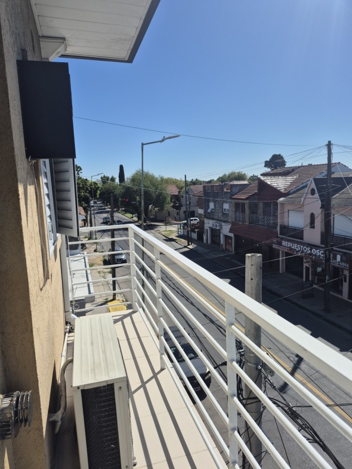 ALQUILER- Amplio Departamento 2 ambientes con cochera