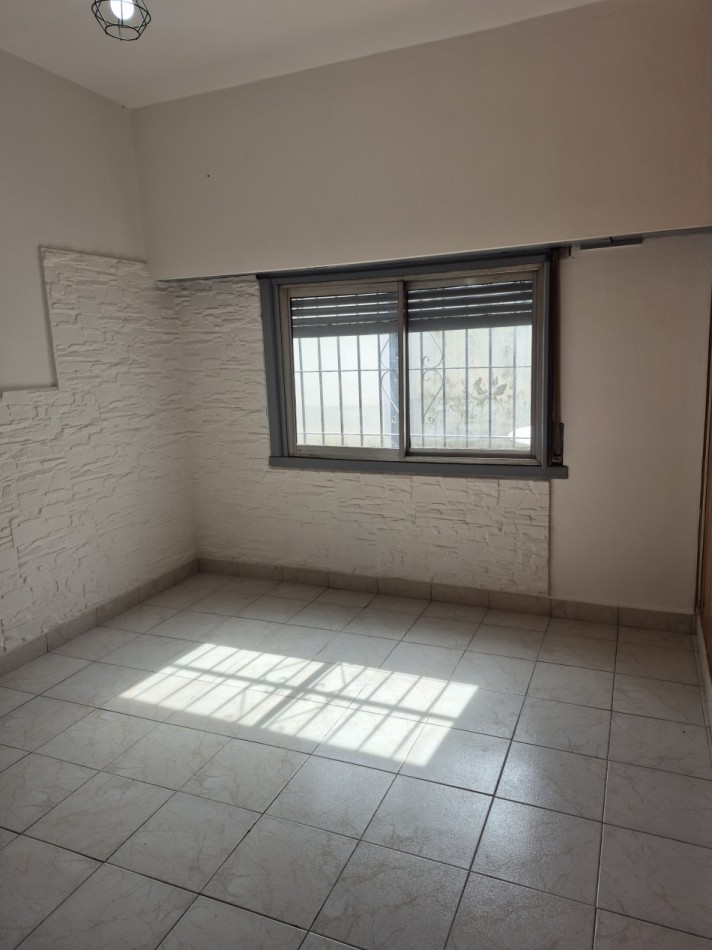 ALQUILER - AMPLIO PH 2 AMBIENTES CON PATIO