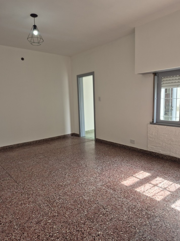 ALQUILER - AMPLIO PH 2 AMBIENTES CON PATIO