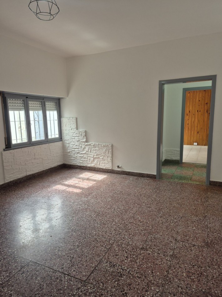 ALQUILER - AMPLIO PH 2 AMBIENTES CON PATIO