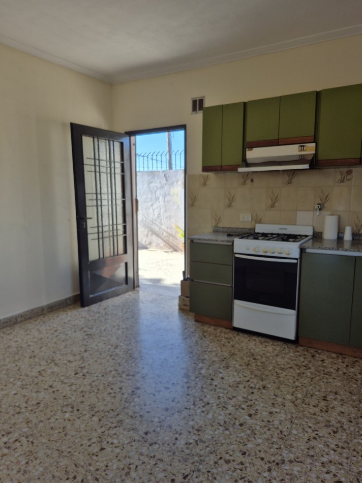 ALQUILER- CASA 3 AMBIENTES