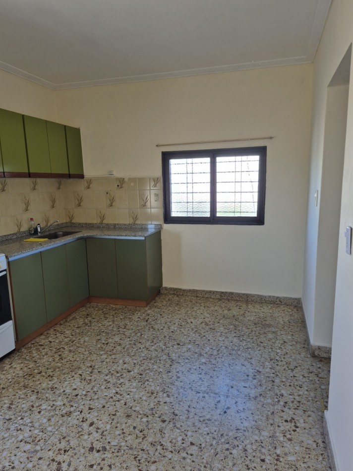 ALQUILER- CASA 3 AMBIENTES
