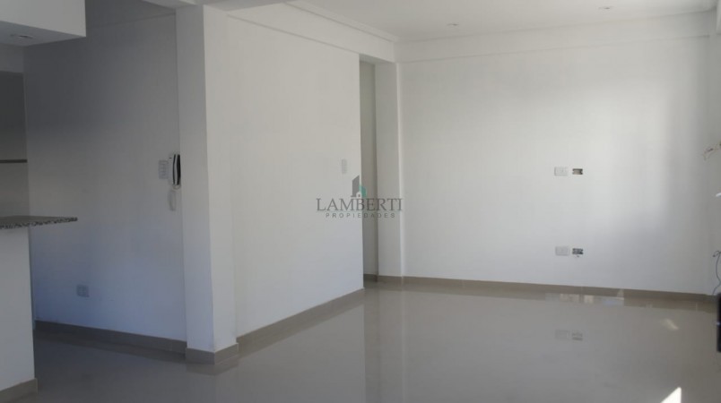 VENTA-DUPLEX 3 AMBIENTES CON PATIO Y COCHERA