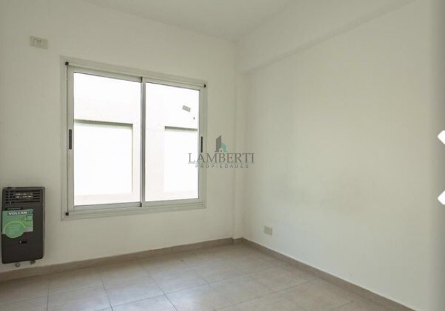 VENTA-DUPLEX 3 AMBIENTES CON PATIO Y COCHERA