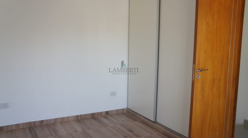 VENTA-DUPLEX 3 AMBIENTES CON PATIO Y COCHERA