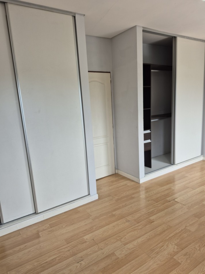 ALQUILER- Amplio Departamento 2 ambientes con cochera