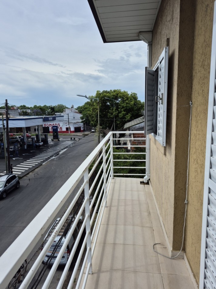 ALQUILER- Amplio Departamento 2 ambientes con cochera