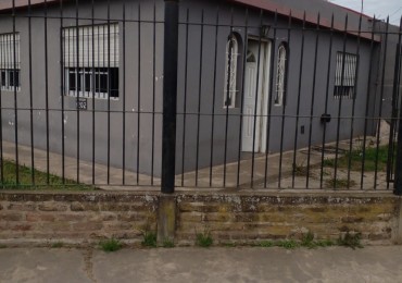 VENTA -  CASA  AMPLIA CON PATIO